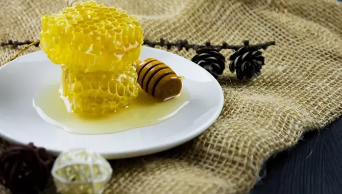 عسل طبیعی با موم