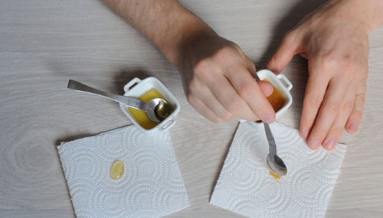 تست عسل با دستمال کاغذی